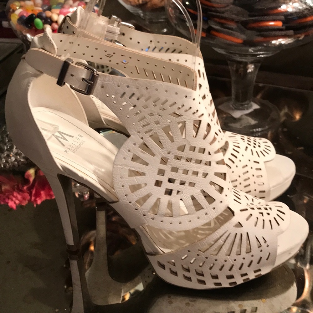 Madison cutout heels 🖤